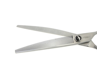 Why should you use curved thinning dog grooming shears?